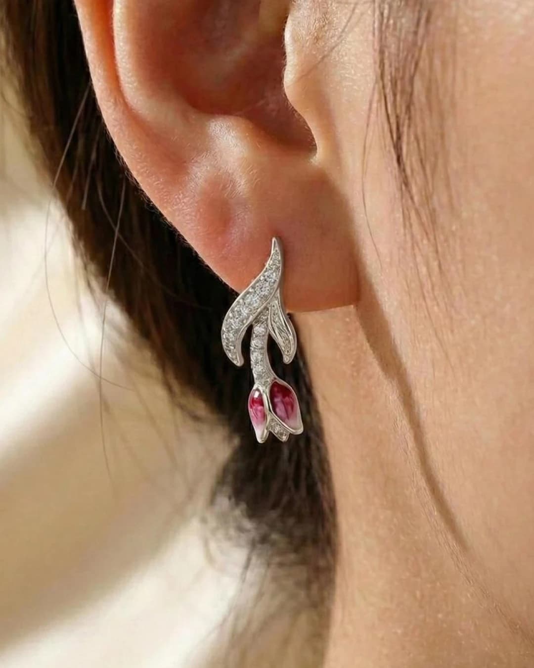 Sleek Serpentine Arc Stud Earrings – 925 Sterling Silver — model