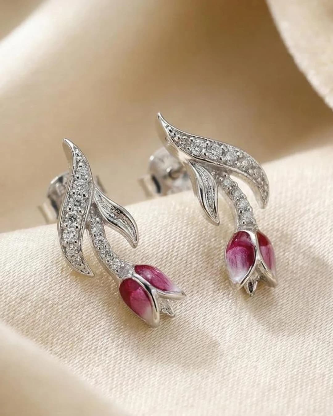 Sleek Serpentine Arc Stud Earrings – 925 Sterling Silver view 3