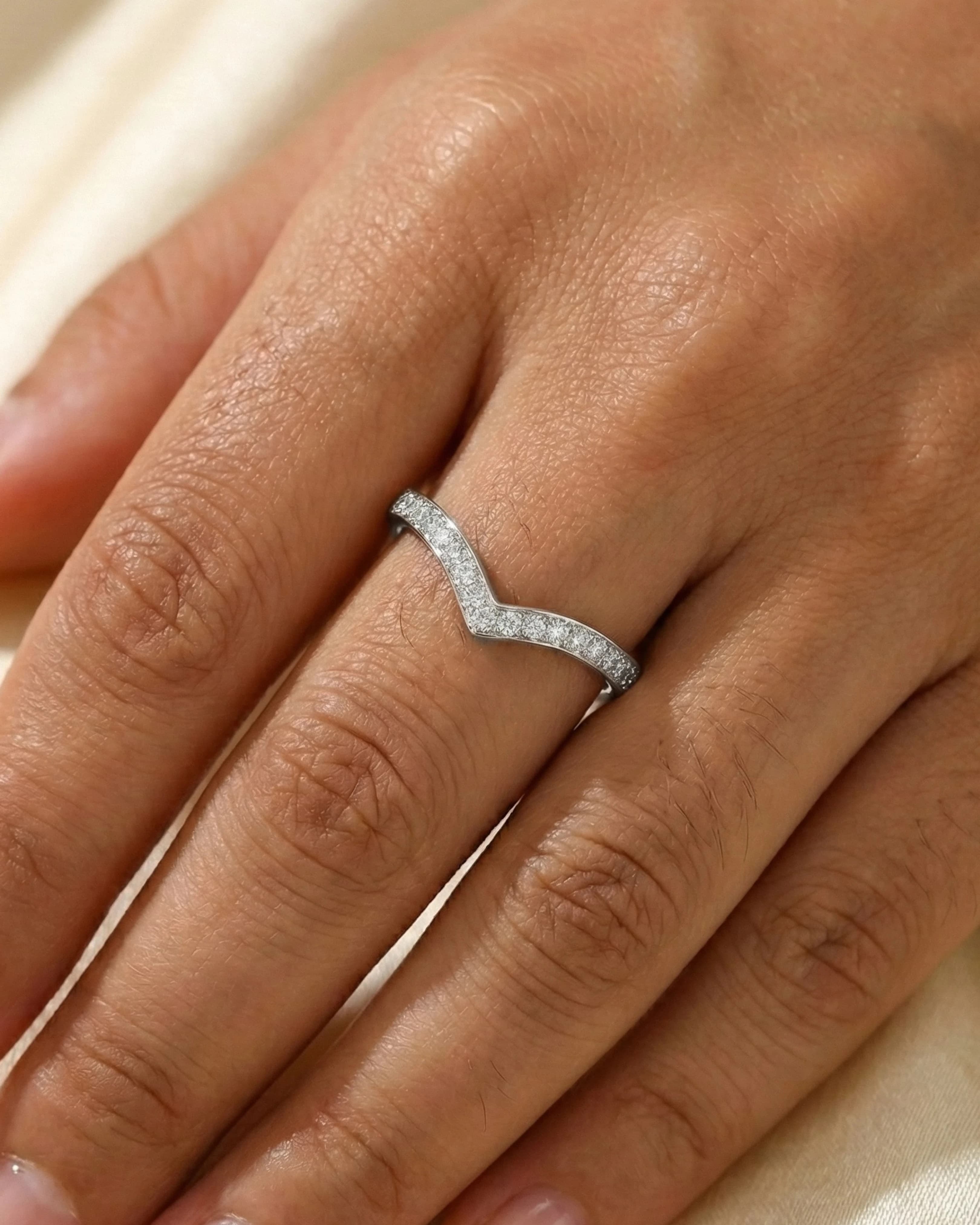 Glistening Wishbone V-Band – 925 Sterling Silver — model