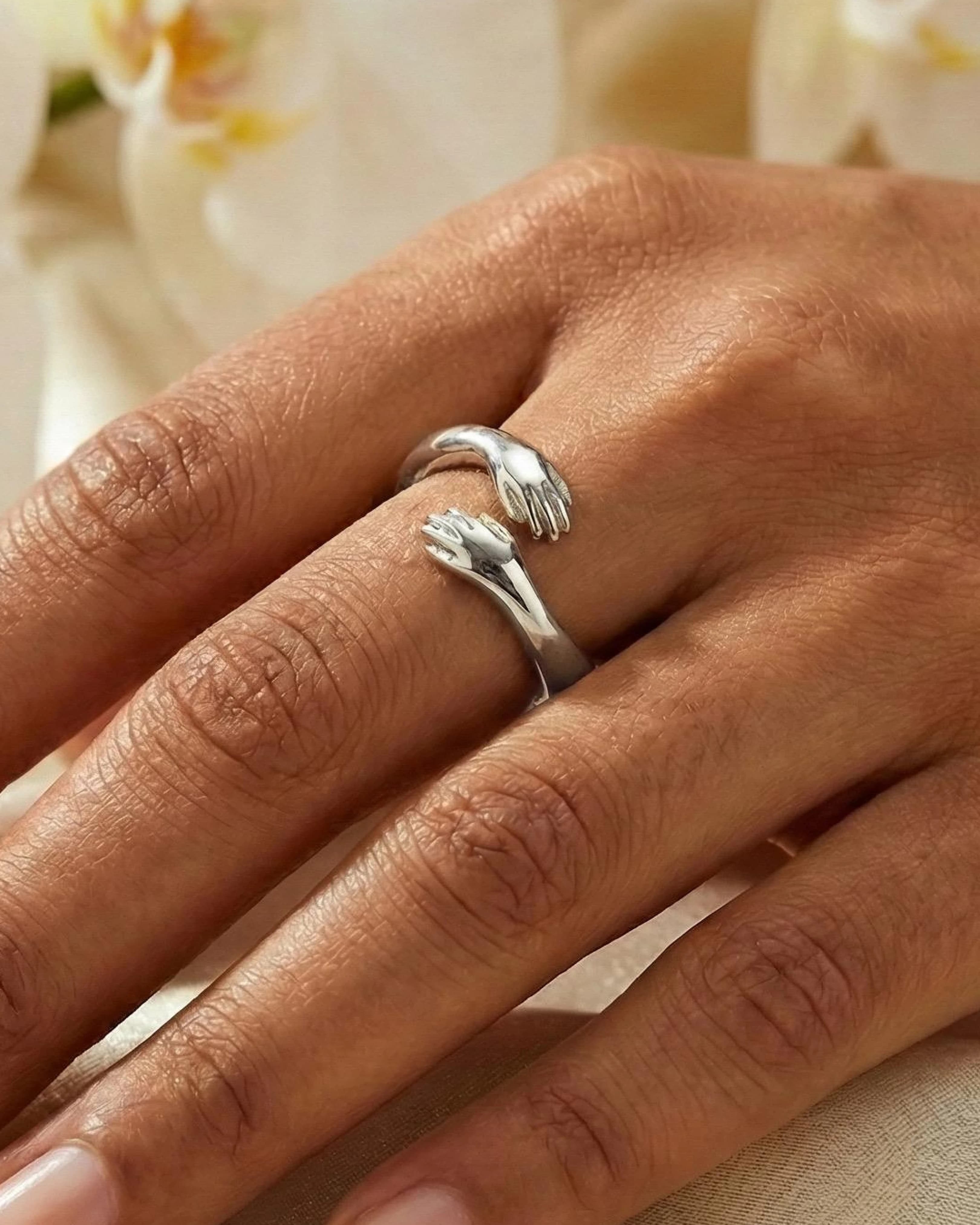 Everlasting Embrace Hug Ring – 925 Sterling Silver — model