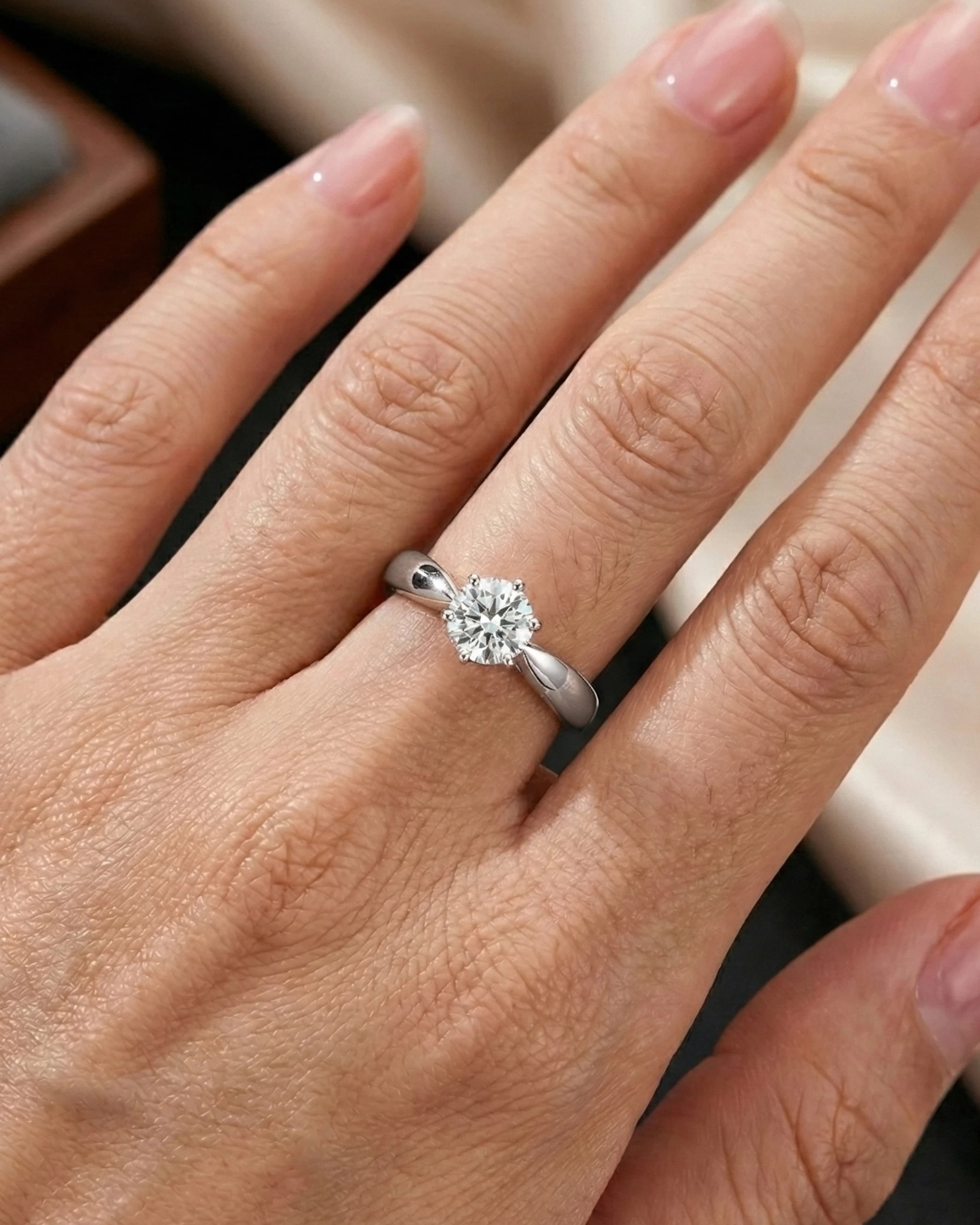 Starlight Solitaire Classic Ring – 925 Sterling Silver — model