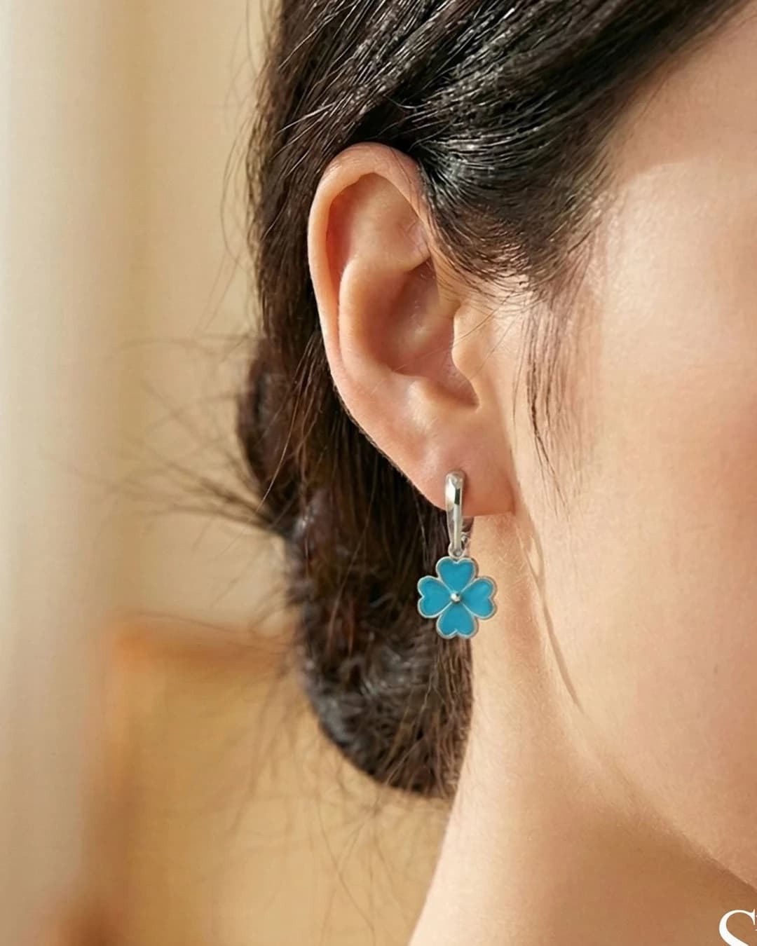 Azure Clover Enamel Drop Earrings – 925 Sterling Silver — model