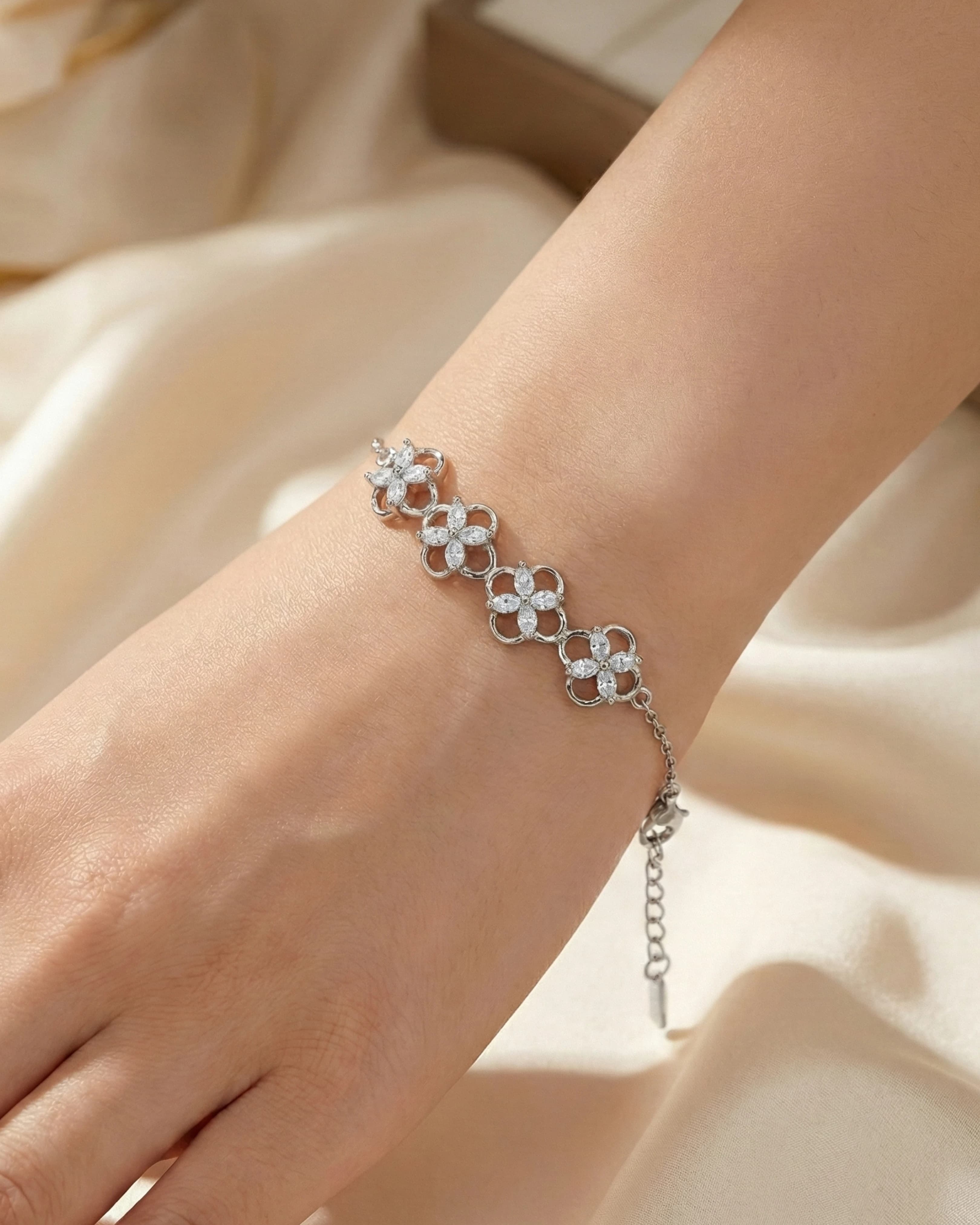 Floral BlossGolden Meadow Quatrefoil Bracelet – 925 Sterling Silverom Rose Quartz & Pearl Wrap Ring – 925 Sterling Silver — model
